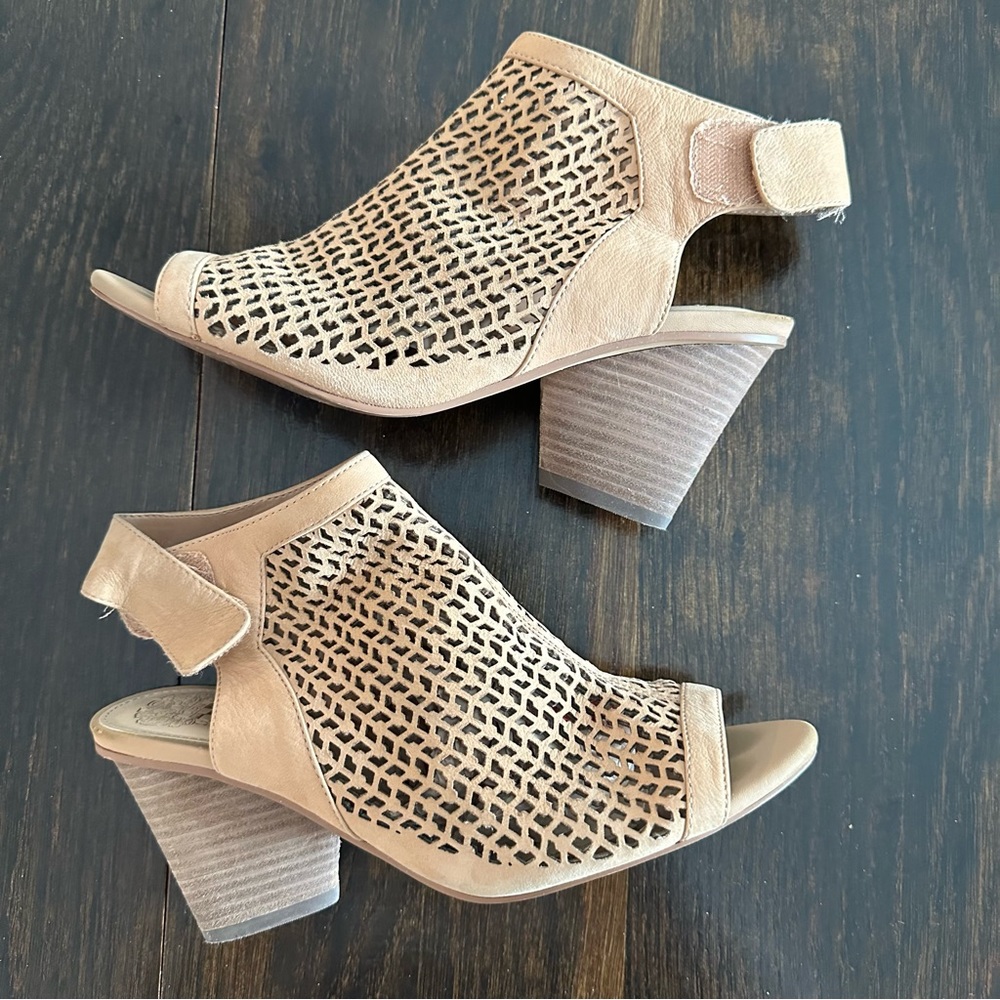 Like new, women’s leather Vince Camuto shoes - neutral